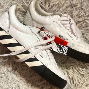 Men’s “Off white” vulc sneakers black and white — low by Virgil